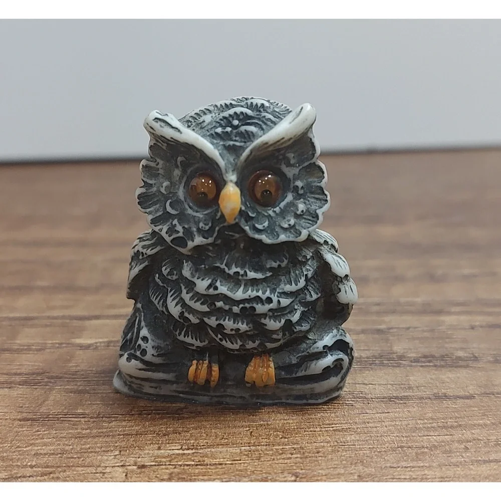 Vintage Miniature Owl Figurine A17